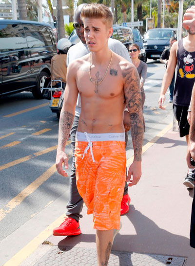 【图】 贾斯汀·比伯最新消息 晒腹肌胸肌人鱼线