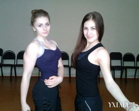 肌肉芭比鸡腿一样的手臂!女生<em>如何练马甲线</em>不