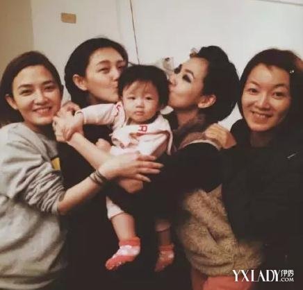 【组图】大小s携手姐妹淘过妇女节 大小S产后