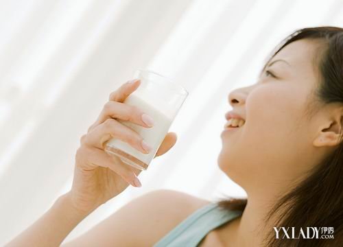 【图】睡前喝牛奶减肥方法 如何喝出魔鬼身材