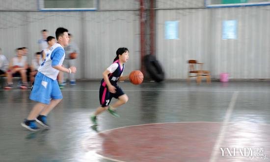 【图】打篮球女生照片 7大基本功让你成为女篮