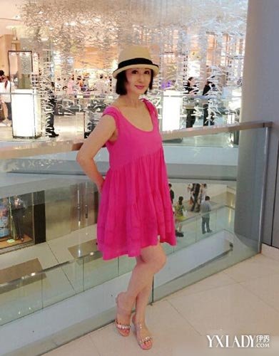 【图】刘晓庆吃天价面条吐槽机场价格贵 60岁