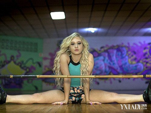 【图】教你横劈叉怎么练 劈叉攻略技巧让你迅速掌握_横劈叉 怎么练_伊秀美体网|yxlady.com