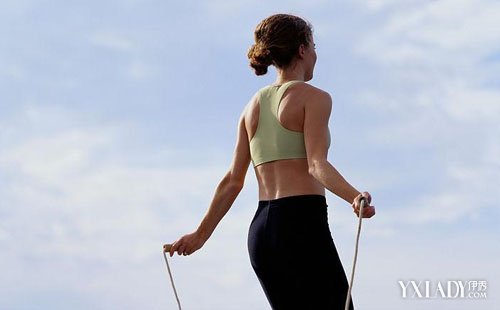 【图】晚上跳绳跟跑步哪个更容易减肥 跳半小