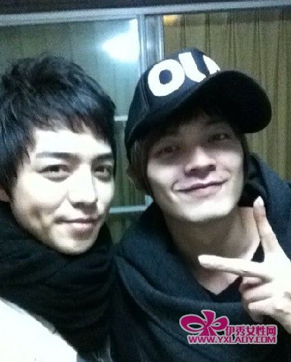 何炅闫肃断背?+曝光:10大明星同性恋隐情【图】_