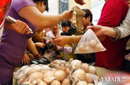 【图】鸡蛋换<em>胸罩大妈</em>排长龙 呼吁关注乳腺疾