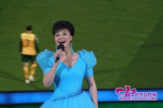 王丽达助阵《球迷狂欢节》 要让自己变成真球