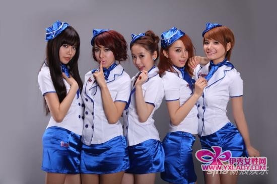 <em>i Me</em>化身空姐春光乍泄 制服诱惑舞蹈教学(图)_