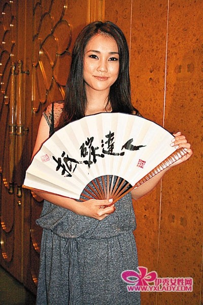 谢安琪为陈志云祈祷 望其一切顺利(图)