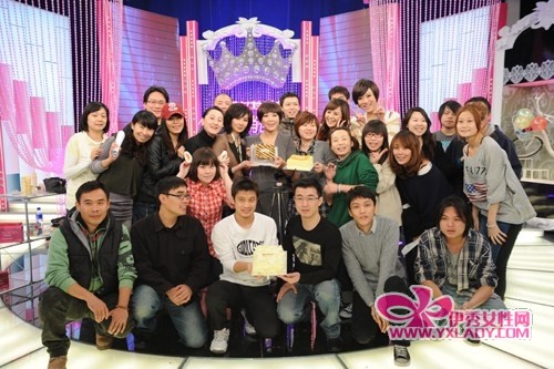 李静及静家族+李静新发型