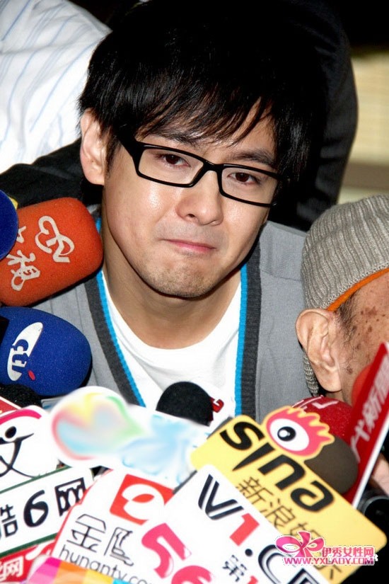 林志颖紧急告假返台 父亲心肌梗塞做手术(组图)_