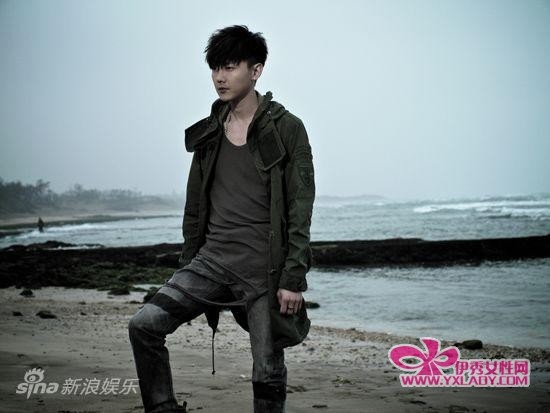  黄义达 《 微光 》MV首播 首款海报独家曝光(图