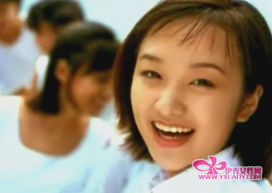 青春<em>美少女</em>重拍《<em>让我们荡起双桨</em>》MV_内地