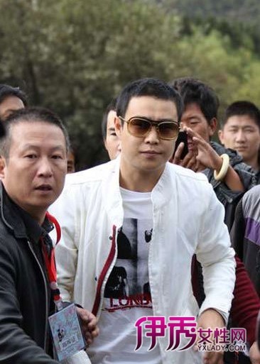 张杰谢娜婚礼直播:苏有朋曾宝仪任伴郎伴娘 何