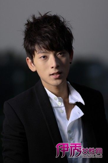 陈翔《告白》MV花絮照首曝光 拍摄时曾意外受