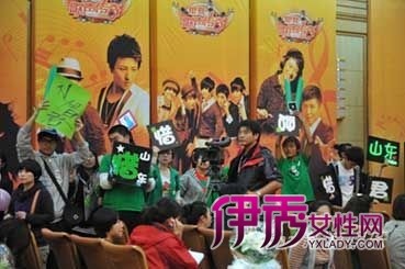 刘惜君杨洋亮相《歌声传奇》引发网络冲突(图