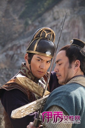 严宽《隋唐演义》戏份杀青 拍戏之余爱摄影(图
