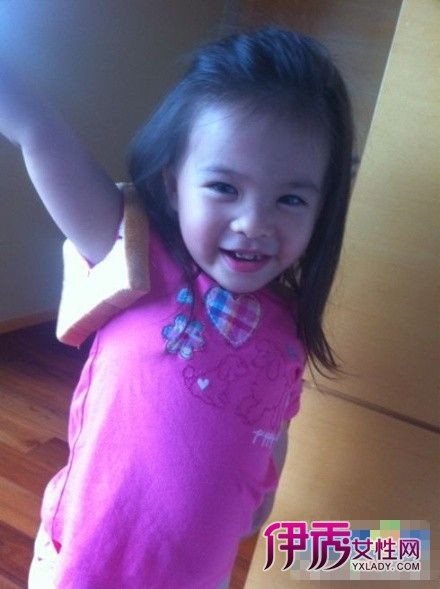 刘涛老公肩扛爱女秀幸福(共6张)2012_大陆星闻_娱