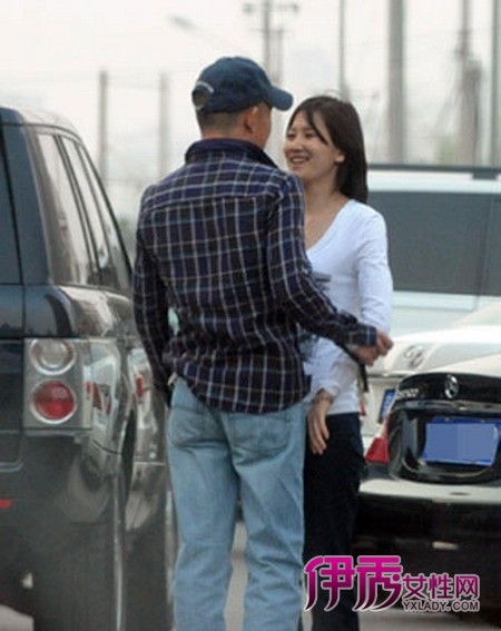 【图文】潘雨辰老公侯勇居然玩起了脚踏三只船?