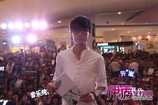 图】许嵩新专辑销量勇创新高,赶超李宇春孙燕