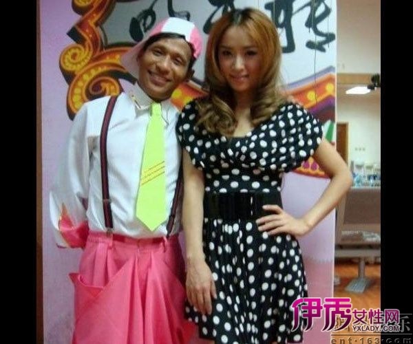 <em>宋小宝</em>与<em>妻子</em>合照曝光 漂亮<em>老婆</em>引人注目(3)_戏