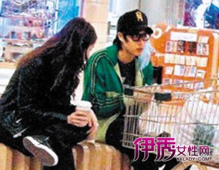  萧亚轩周汤豪 短信传情 前男友夸很登对_港台