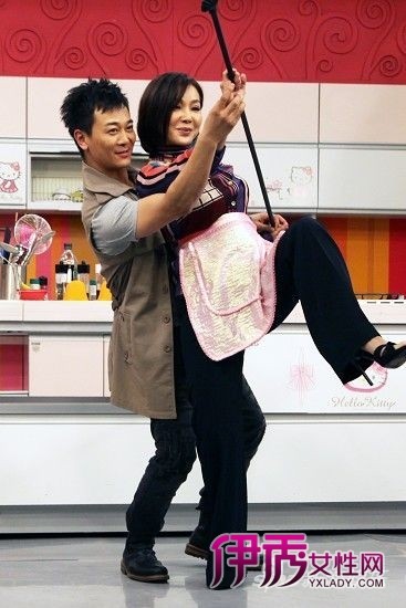 吴樾下厨秀肌肉 与<em>美凤姐</em>贴身教武术(图)_内地