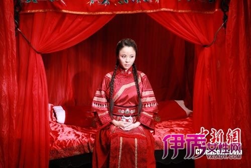 <em>狼烟姐妹</em>杨若兮获英雄救美 与连奕名闹洞房_内
