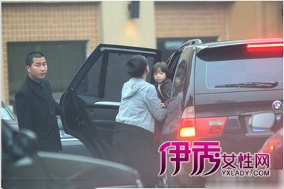 曝光<em>黄健翔</em>现任<em>妻子照片</em> <em>黄健翔</em>女儿<em>照片</em>(3)_大