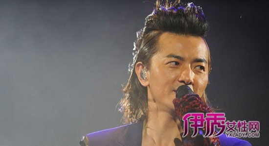  郑伊健 6月 广州 开唱 努力塑身要晒胸肌(图)_港台