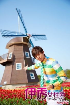 黄鸿升赴韩拍新歌MV 花海场景轻快甜蜜_港台