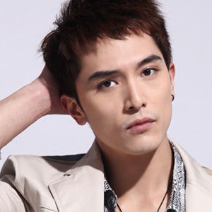  邱泽 个人 资料 电视电影全集及老公_港台星闻_