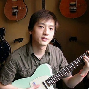 彭坦个人资料与春晓婚纱照及他的跨年音乐会歌