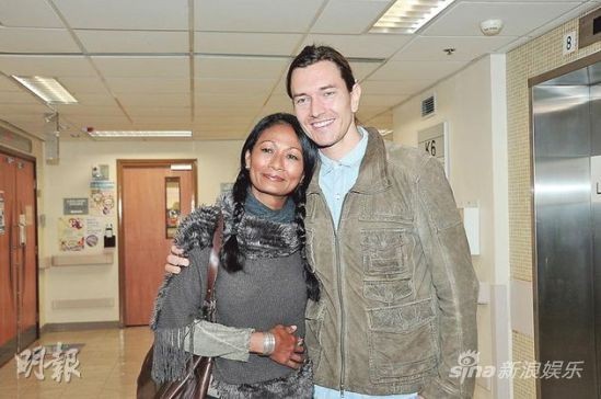  Cara G .生女上传温馨母女照 老公盛赞_港台星