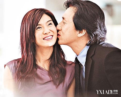 [图] 成龙杨采妮 不雅照闹乌龙 网友:都怪大哥太风