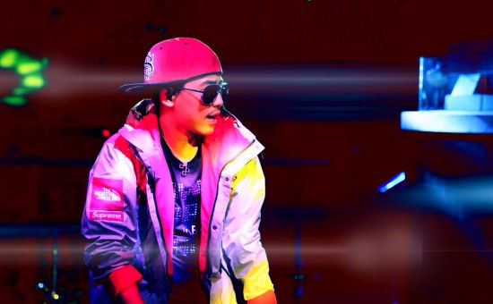 苏醒自导自演《星座女郎》MV狂欢派对_内地