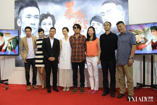  暴雨将至  举行封镜仪式 杨雪举手投足魅力尽显