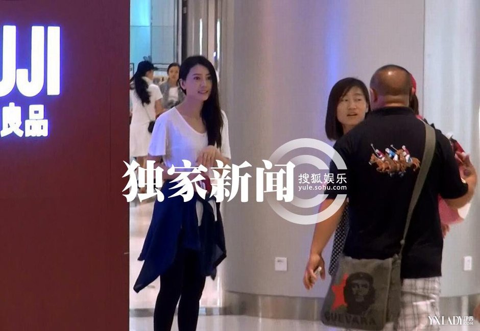  高圆圆 拍电影版《咱们 结婚 吧》遭 粉丝 围堵(图