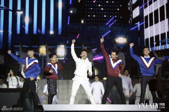  浙江 卫视 跨年 演唱会:好声音跑男同台嗨翻 李冰