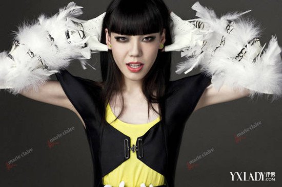 【图】好声音吴莫愁大放异彩 雷人造型惹争议