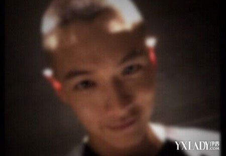 <em>柯震东晒板寸发型</em>喻意重头再来?_<em>柯震东晒板</em>