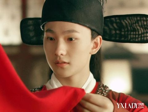 【图】 新红楼梦杨洋 饰成年宝玉 导演多次为其