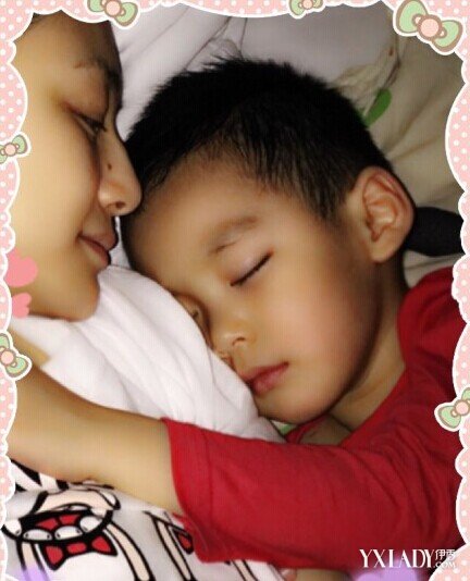 【图】 王斑曹颖 儿子近照被曝光 帅气可爱十足