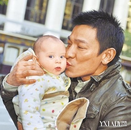 【图】 刘德华 的 女儿 照片曝光 为防公主病读平