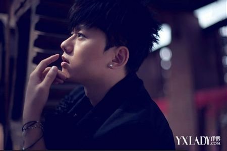 【图】火鸟张杰歌曲简介 该歌MV为全后期制作