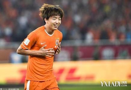 张弛秀花式颠球不逊街球手 羡慕?杨旭1脚爆头