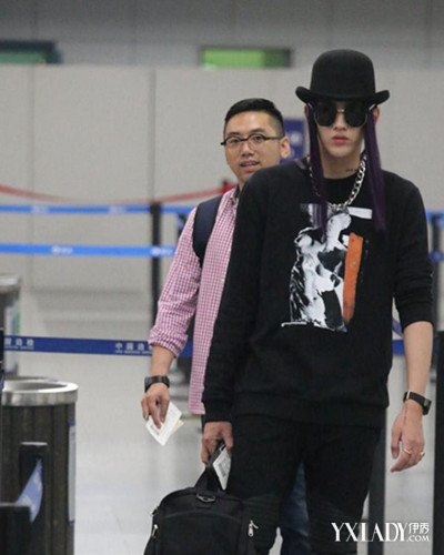 【图】 吴亦凡女装 曝光 网友留言称:男人何必为