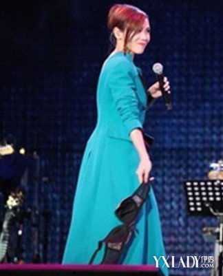 <em>蔡健雅</em>高雄巨蛋<em>演唱会</em>猛甩<em>胸罩</em> 还把<em>奶罩</em>挂热