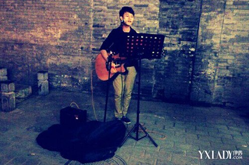 【图】好听音乐南山南吉他弹唱 旋律动人直击