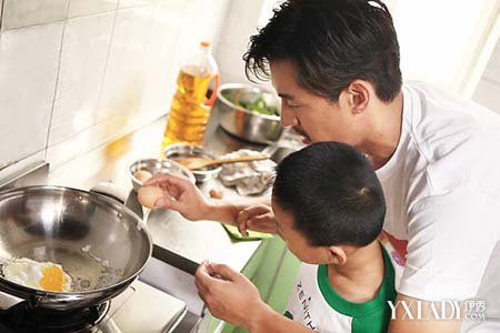 【图】胡歌家庭成员背景揭秘 从不善理财到隐